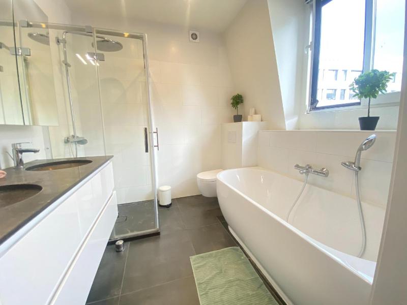 12-Guest Apartment on the Main Square - image 10