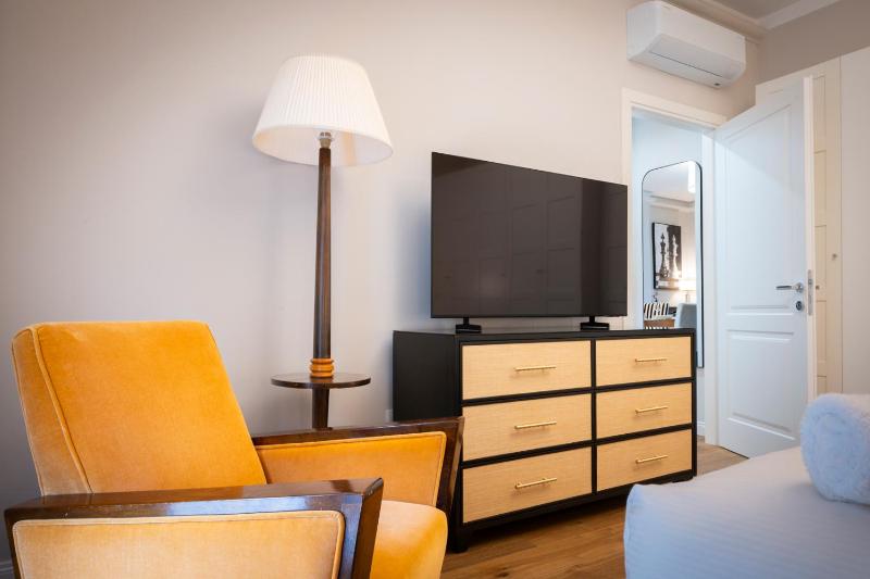 Angelico apt con balcone e ascensore - image 16