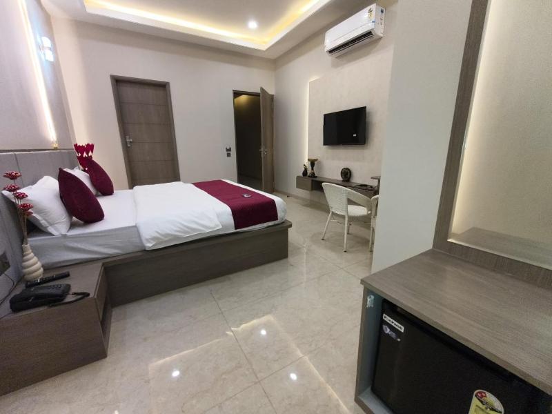 THE Triton Hotel - image 6