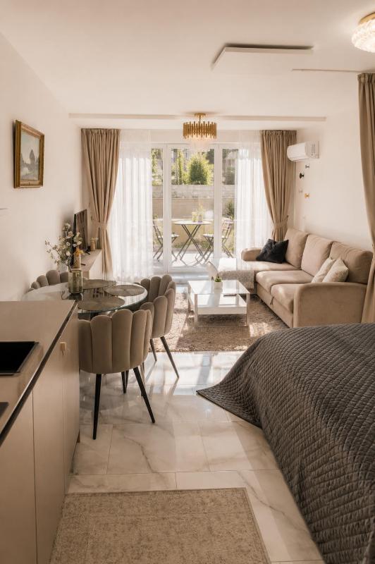 Maluno vilos apartamentas su terasa - image 9