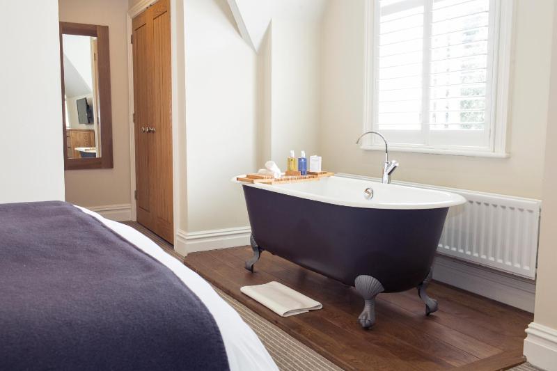 Deluxe Double Room image 3