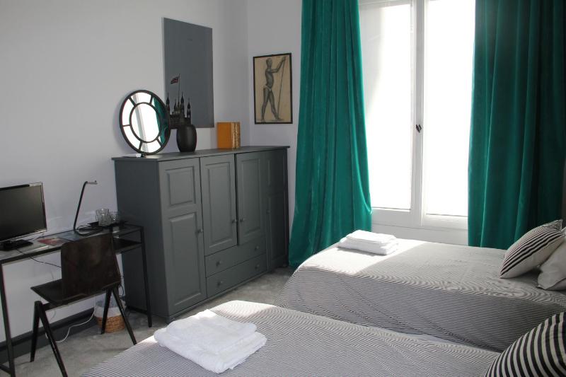 Standard Twin Room image 2