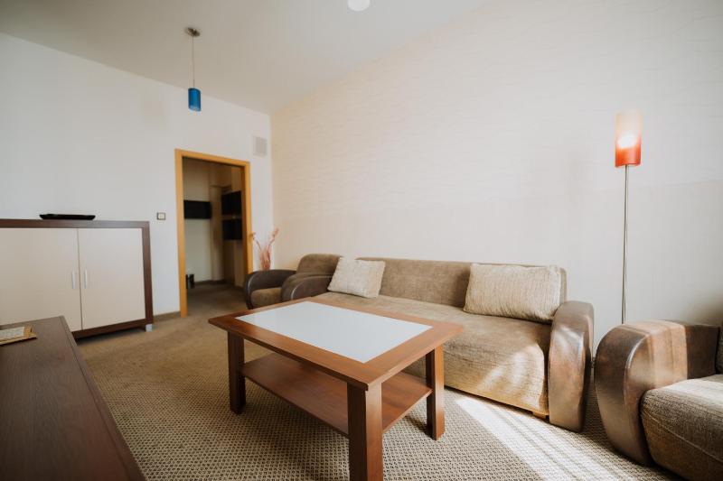 Hotel Rokoko Košice - free parking - image 38