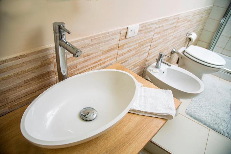 Triple Room with Bathroom image 2
