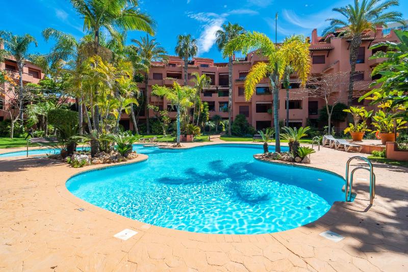 Cubo's Golf & Playa Marbella Apartment - image 8