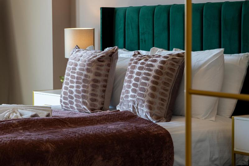 Stylish City Centre 2 Bed with Panoramic Views - image 15