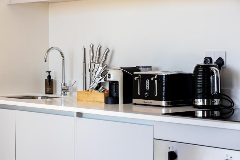 Stylish City Centre 2 Bed with Panoramic Views - image 6