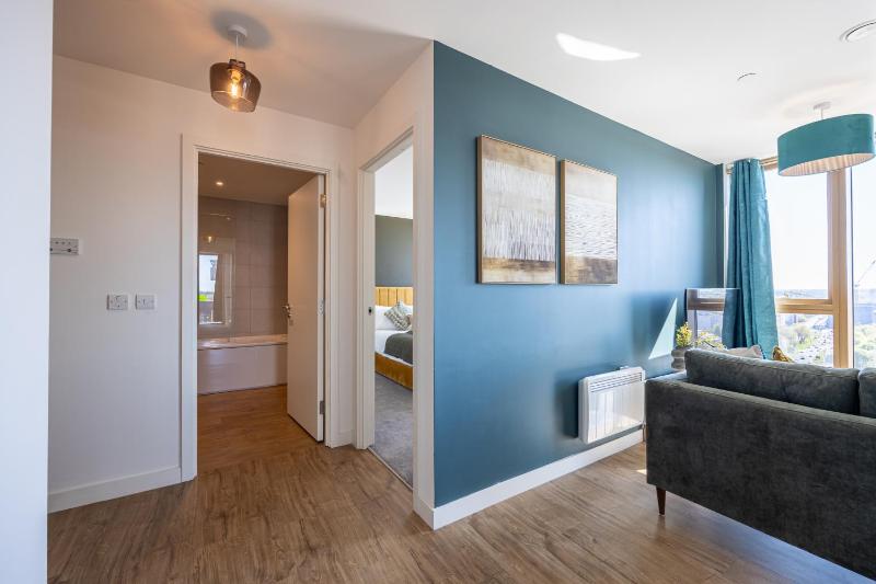 Stylish City Centre 2 Bed with Panoramic Views - image 7
