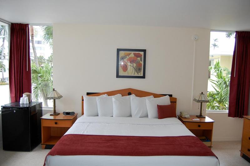 King Room - Non-Smoking image 4