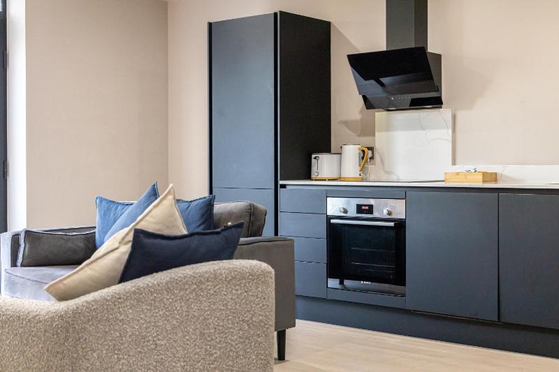 Modern 1 Bed Apt Near Birmingham Airport & NEC - image 21