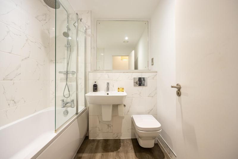 Luxury 2 Bed Apt on Broad Street | City Centre - image 10