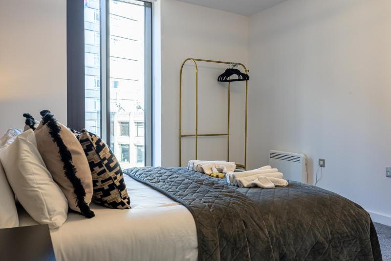 Luxury 2 Bed Apt on Broad Street | City Centre - image 11