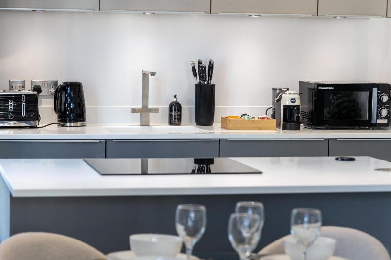 Luxury 2 Bed Apt on Broad Street | City Centre - image 41