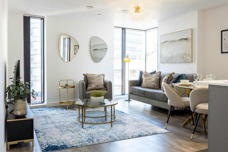Luxury 2 Bed Apt on Broad Street | City Centre - image 39