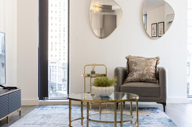Luxury 2 Bed Apt on Broad Street | City Centre - image 29
