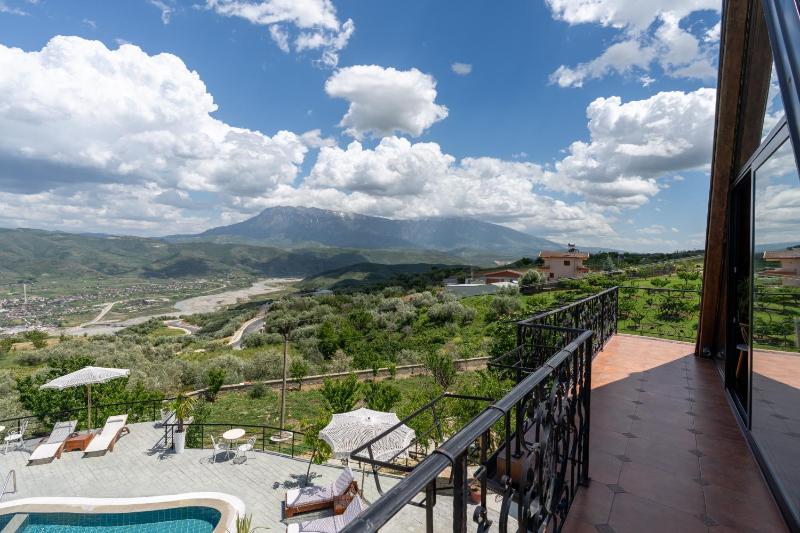 Sunrise House - Swimming Pool - image 11