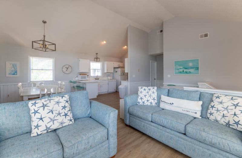 Faraway - Corolla Ocean Sands Oceanside Pool Hot Tub Community Pool - image 6