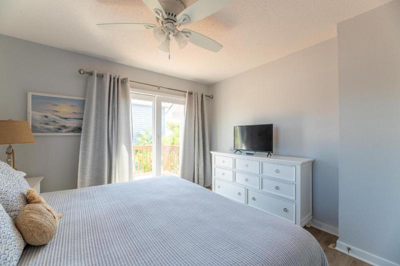 Faraway - Corolla Ocean Sands Oceanside Pool Hot Tub Community Pool - image 16
