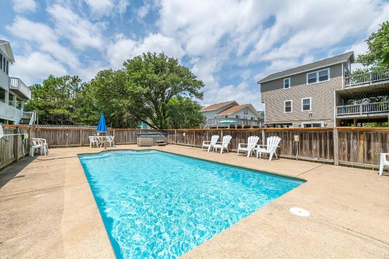 Faraway - Corolla Ocean Sands Oceanside Pool Hot Tub Community Pool - image 22