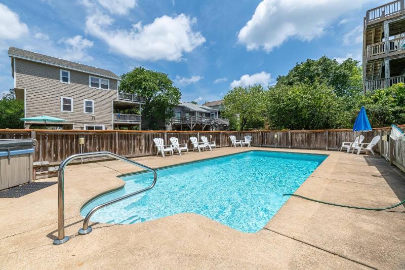 Faraway - Corolla Ocean Sands Oceanside Pool Hot Tub Community Pool - image 42