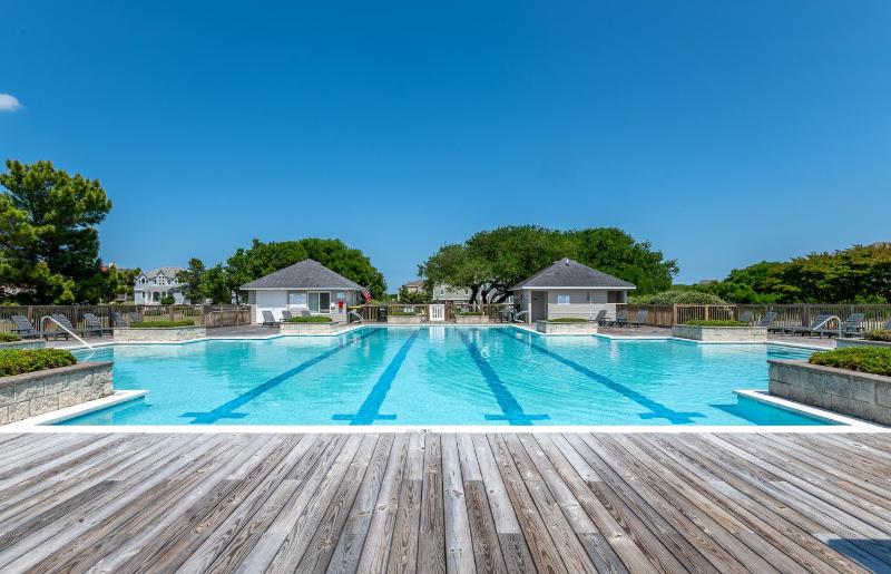 Faraway - Corolla Ocean Sands Oceanside Pool Hot Tub Community Pool - image 8