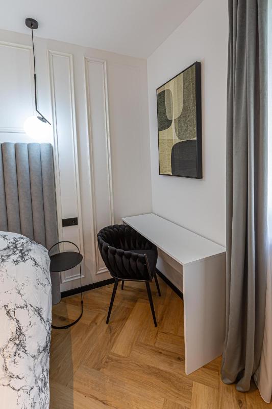 Modern Luxury Apartment - image 10