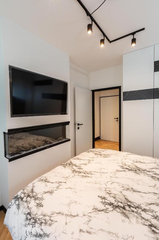 Modern Luxury Apartment - image 14