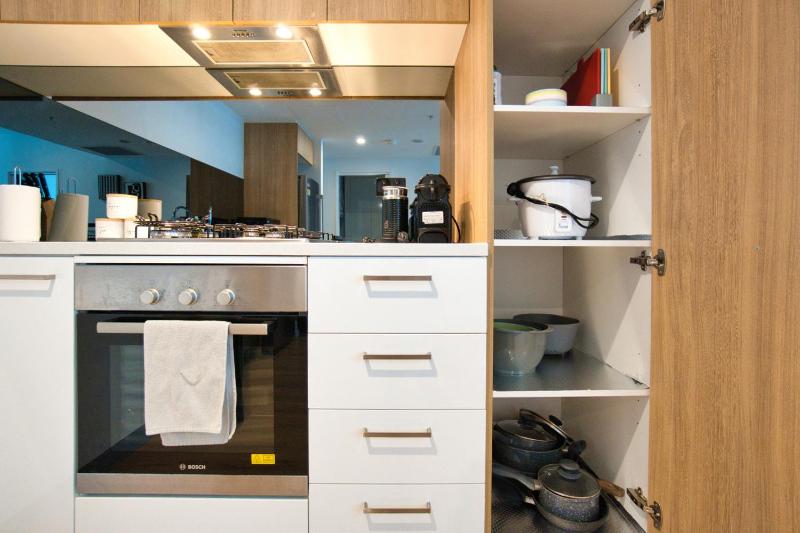 Luxurious and Stylish Modern 1BR APT w Pool and Gym - image 6