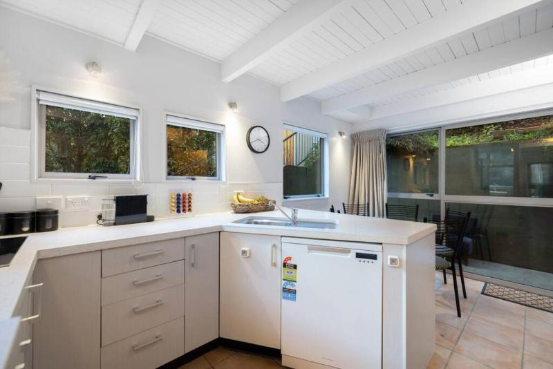 Location is gold 2 bed - image 13