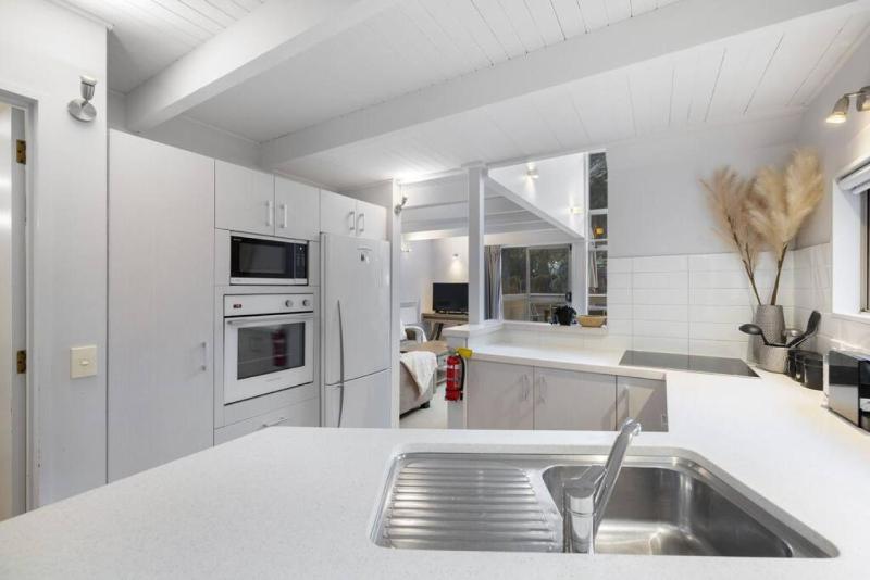 Location is gold 2 bed - image 17