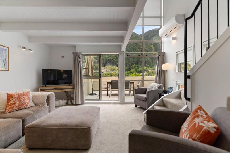 Location is gold 2 bed - image 22