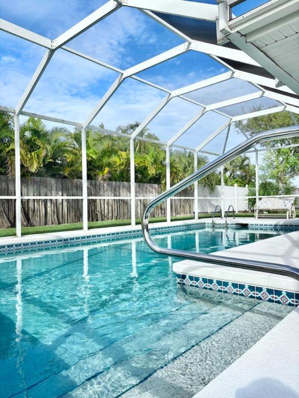 Spacious Family Home w Pool 4BR 3bath Beach nearby - image 11