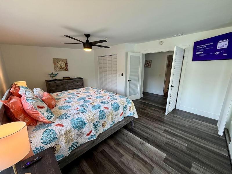 Spacious Family Home w Pool 4BR 3bath Beach nearby - image 19