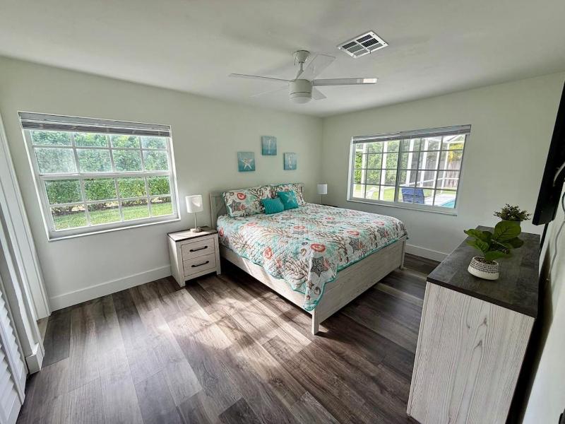 Spacious Family Home w Pool 4BR 3bath Beach nearby - image 29