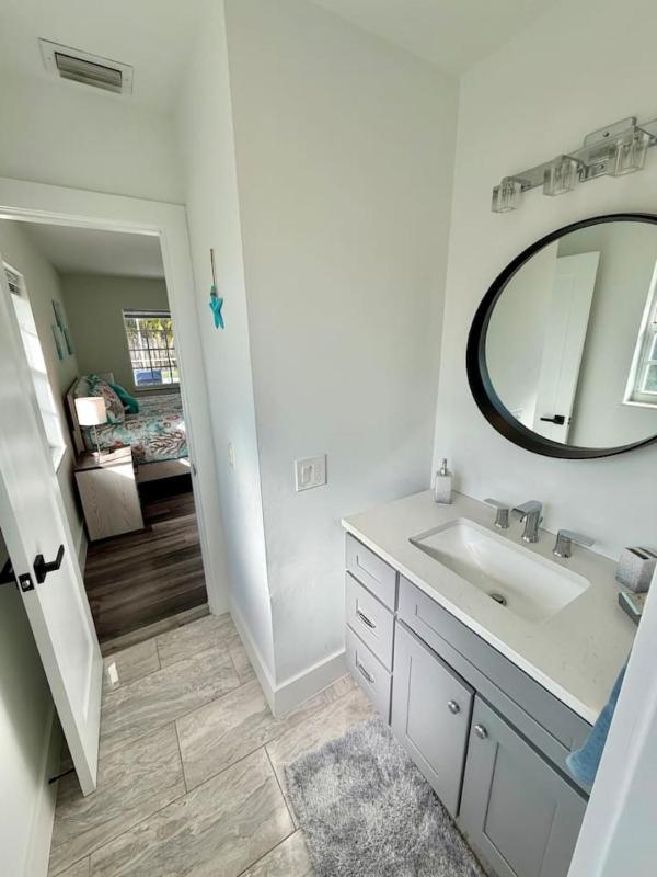 Spacious Family Home w Pool 4BR 3bath Beach nearby - image 7