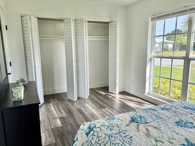Spacious Family Home w Pool 4BR 3bath Beach nearby - image 27