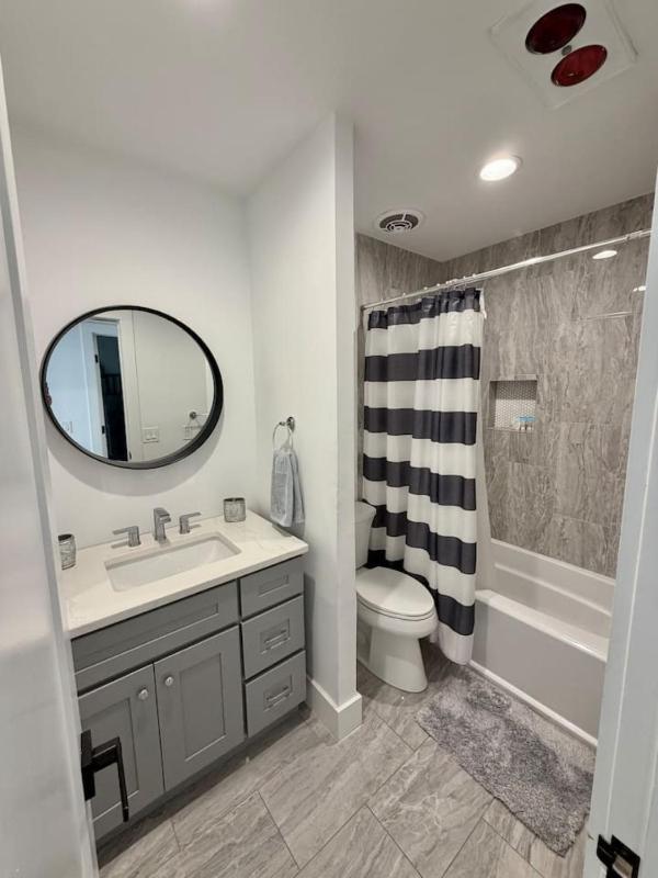 Spacious Family Home w Pool 4BR 3bath Beach nearby - image 31