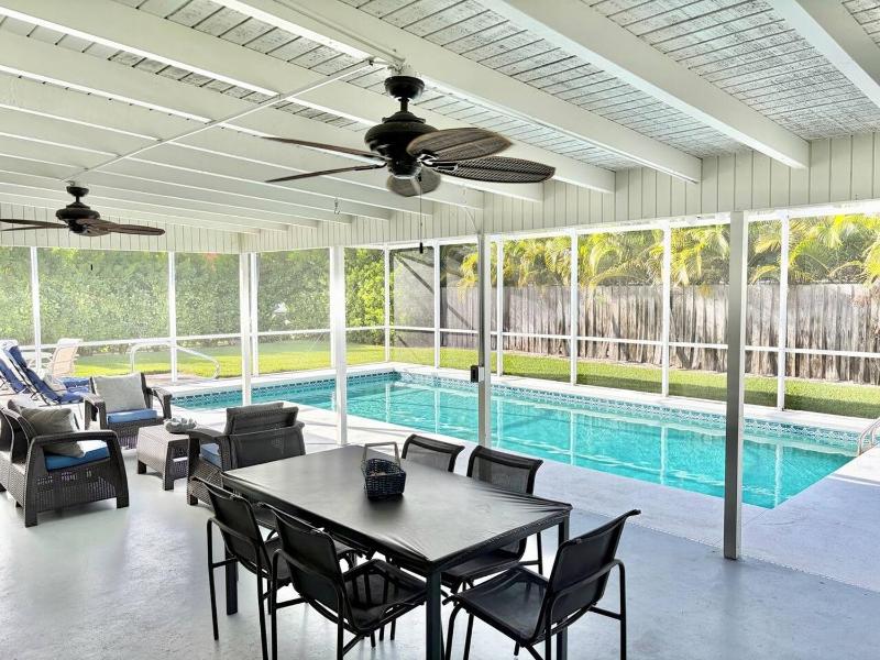 Spacious Family Home w Pool 4BR 3bath Beach nearby - image 35