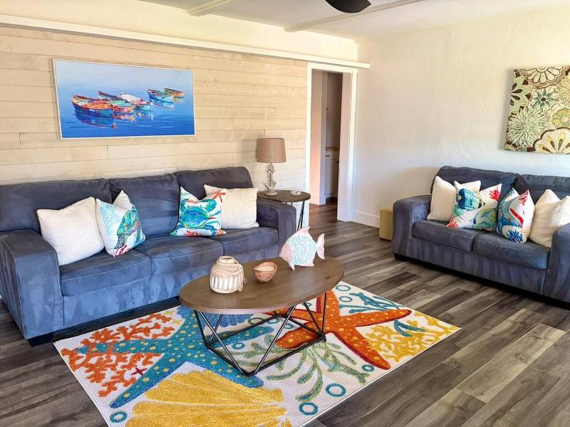 Spacious Family Home w Pool 4BR 3bath Beach nearby - image 8