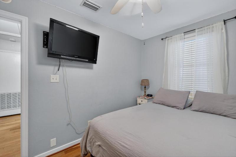 Sago Palm Cottage - image 13