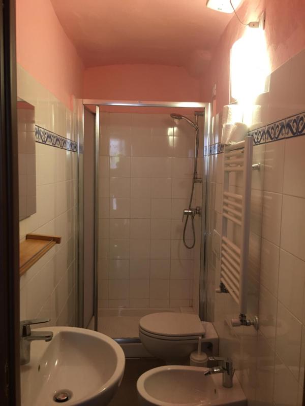 Single Room image 4