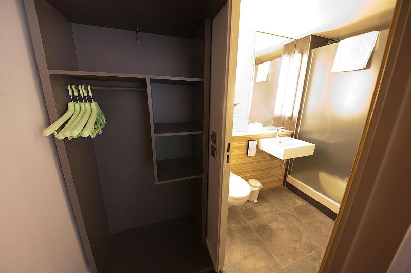 Family Room (1 Double Bed + 1 extra bed for children) image 2