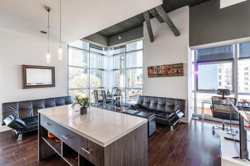 1BR Furnished Apartment in Hollywood - Walk of Fame apts - image 11