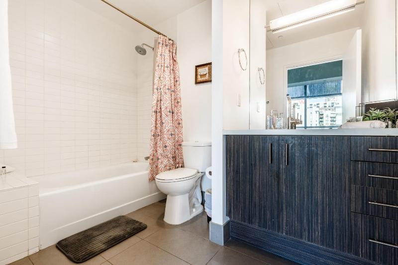 1BR Furnished Apartment in Hollywood - Walk of Fame apts - image 7