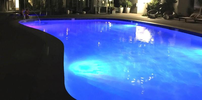 1BR Furnished Apartment in Hollywood - Walk of Fame apts - image 15
