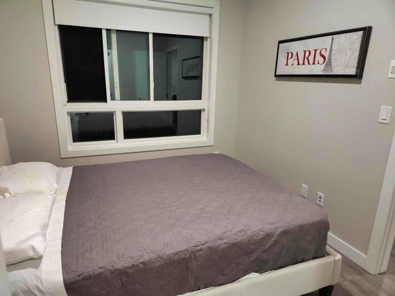 Stylish Vancouver Townhouse 2BR Family-Friendly Comfort - image 2