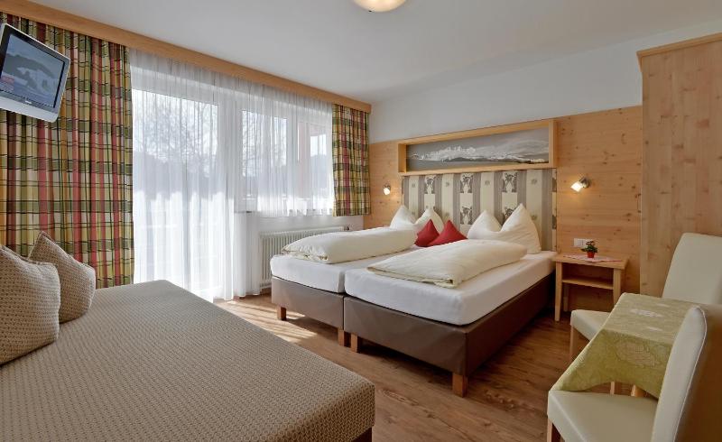 Double Room image 3