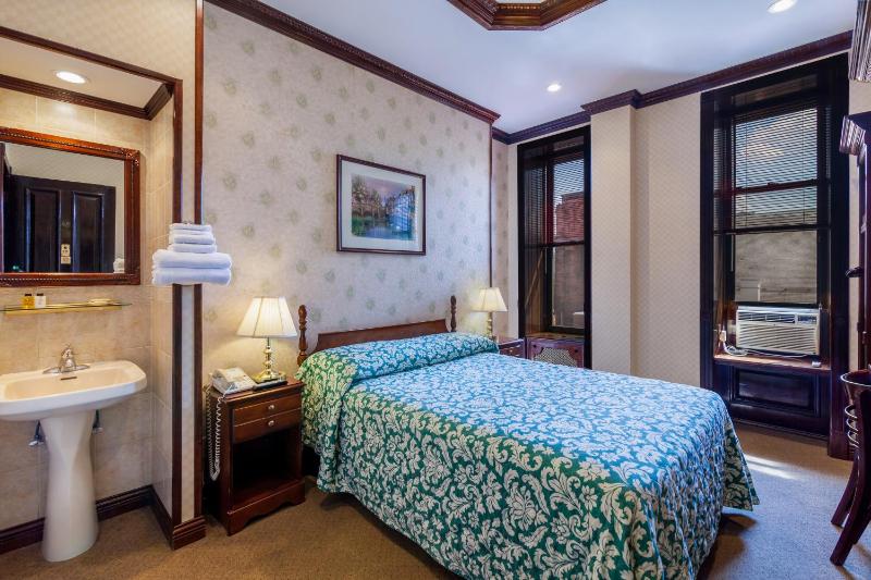 Double Room with Shared Bathroom image 1