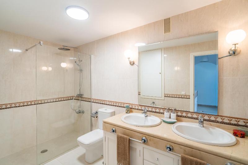 Cubo's Piramides Mijas Apartment & Parking - image 10