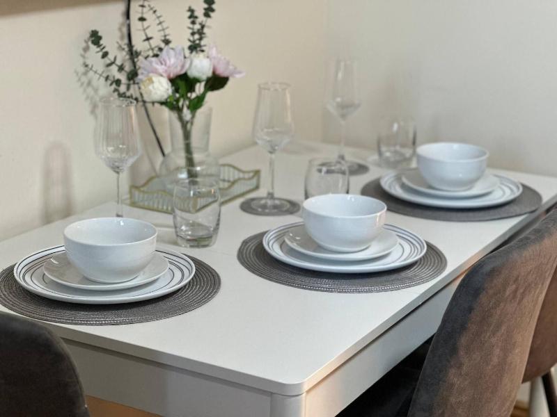 Charming 2-Bedroom Apartment in Dublin City Center - image 9